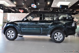 2010款三菱帕杰罗长轴3.0L豪华版