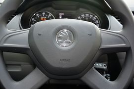 2015款斯柯达明锐1.6L手动逸杰版