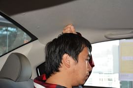 后排头部空间