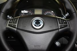 2015款双龙柯兰多2.0L两驱自动致享版