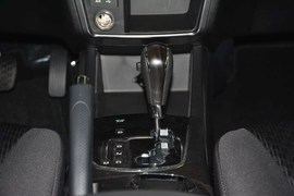 2015款双龙柯兰多2.0L两驱自动致享版