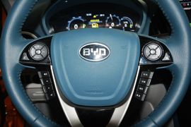 2014款比亚迪秦1.5T旗舰型