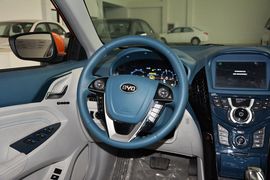 2014款比亚迪秦1.5T旗舰型