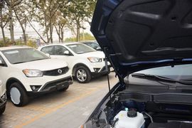 2015款双龙柯兰多2.0L两驱自动致纯版