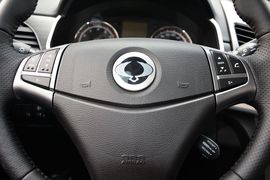 2015款双龙柯兰多2.0L两驱自动致纯版