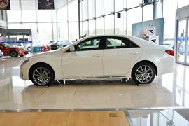 2013款丰田锐志2.5V尚锐导航版