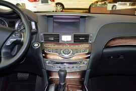 2013款英菲尼迪Q70L 3.5L豪华版 HYBRID