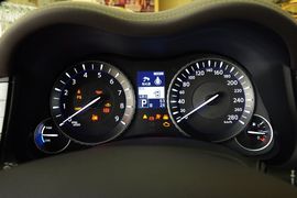 2013款英菲尼迪Q70L 3.5L豪华版 HYBRID