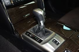 2013款丰田锐志2.5V尚锐导航版