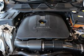 2014款捷豹XJL 2.0T两驱尊享商务版