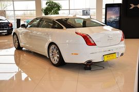 2014款捷豹XJL 2.0T两驱尊享商务版