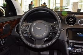 2014款捷豹XJL 2.0T两驱尊享商务版