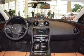 2014款捷豹XJL 2.0T两驱尊享商务版