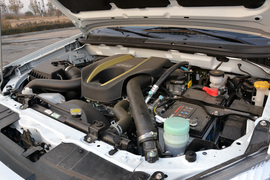 2015款五十铃D-MAX 2.5T四驱自动超豪华型