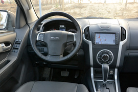 2015款五十铃D-MAX 2.5T四驱自动超豪华型