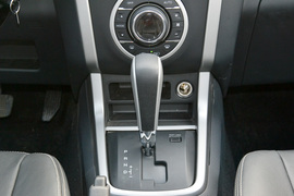 2015款五十铃D-MAX 2.5T四驱自动超豪华型
