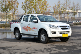 2015款五十铃D-MAX 2.5T四驱自动超豪华型