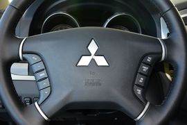 2015款三菱帕杰罗3.0L精英超越版 国V