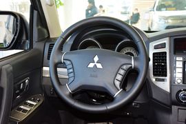 2015款三菱帕杰罗3.0L精英超越版 国V