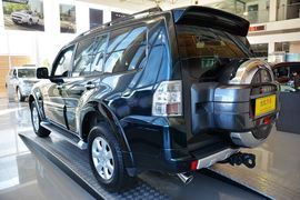2015款三菱帕杰罗3.0L精英超越版 国V