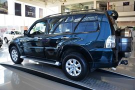 2015款三菱帕杰罗3.0L精英超越版 国V