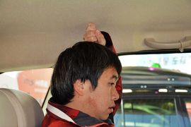后排头部空间