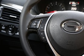 2015款传祺GA6 1.8T自动尊贵版试驾实拍组图