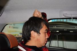 后排头部空间