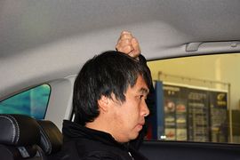 后排头部空间