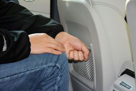 后排腿部空间