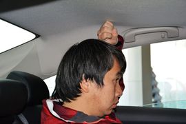 后排头部空间
