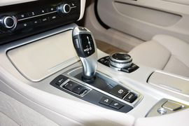 2014款宝马528i xDrive设计套装型