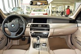 2014款宝马528i xDrive设计套装型