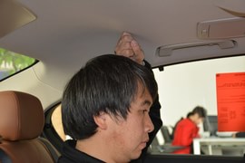 后排头部空间