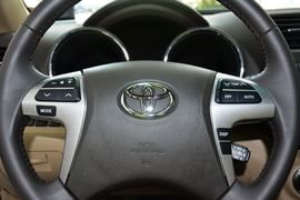 2013款丰田汉兰达2.7L两驱7座紫金版