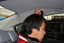 后排头部空间