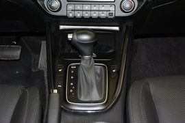 2013款起亚新佳乐2.0L 7座自动豪华版 京V