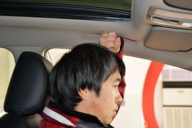 2013款起亚新佳乐2.0L 7座自动舒适版 京V