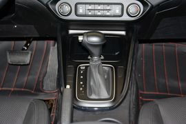 2013款起亚新佳乐2.0L 7座自动舒适版 京V