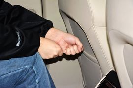 后排腿部空间