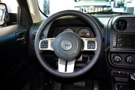 2014款Jeep自由客2.0L运动增强版