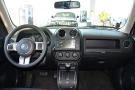 2014款Jeep自由客2.0L运动增强版