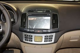 2011款现代悦动1.6L自动豪华型