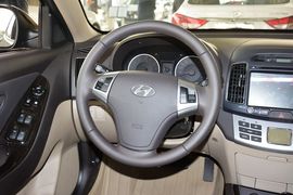 2011款现代悦动1.6L自动豪华型