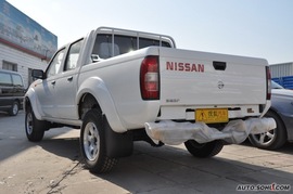 郑州日产D22皮卡四驱标准型