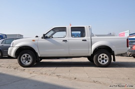 郑州日产D22皮卡四驱标准型