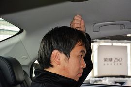 后排头部空间