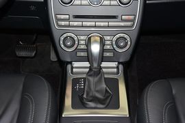 2015款路虎神行者2 Si4 HSE Luxury汽油版