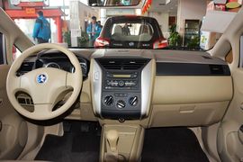 2013款启辰D50 1.6L手动豪华版