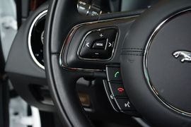 2015款捷豹XJL 2.0T两驱尊享商务版